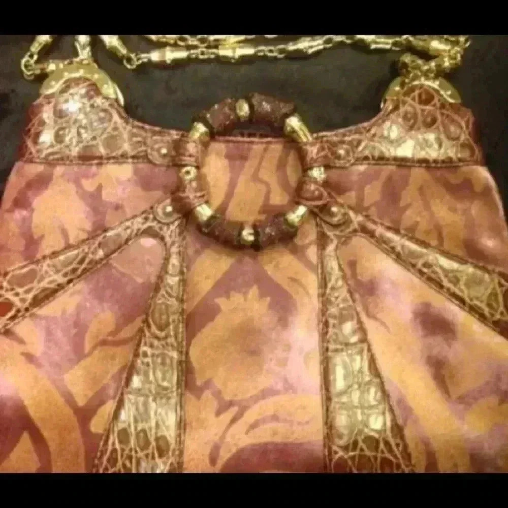 Limited edition Rare Gucci Crystal dragon bag
Tom Ford Gucci collection. - Picture 13 of 17